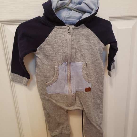 7 for all Mankind baby zip-up bodysuit with hood - size 6-9months - Picture 1 of 4